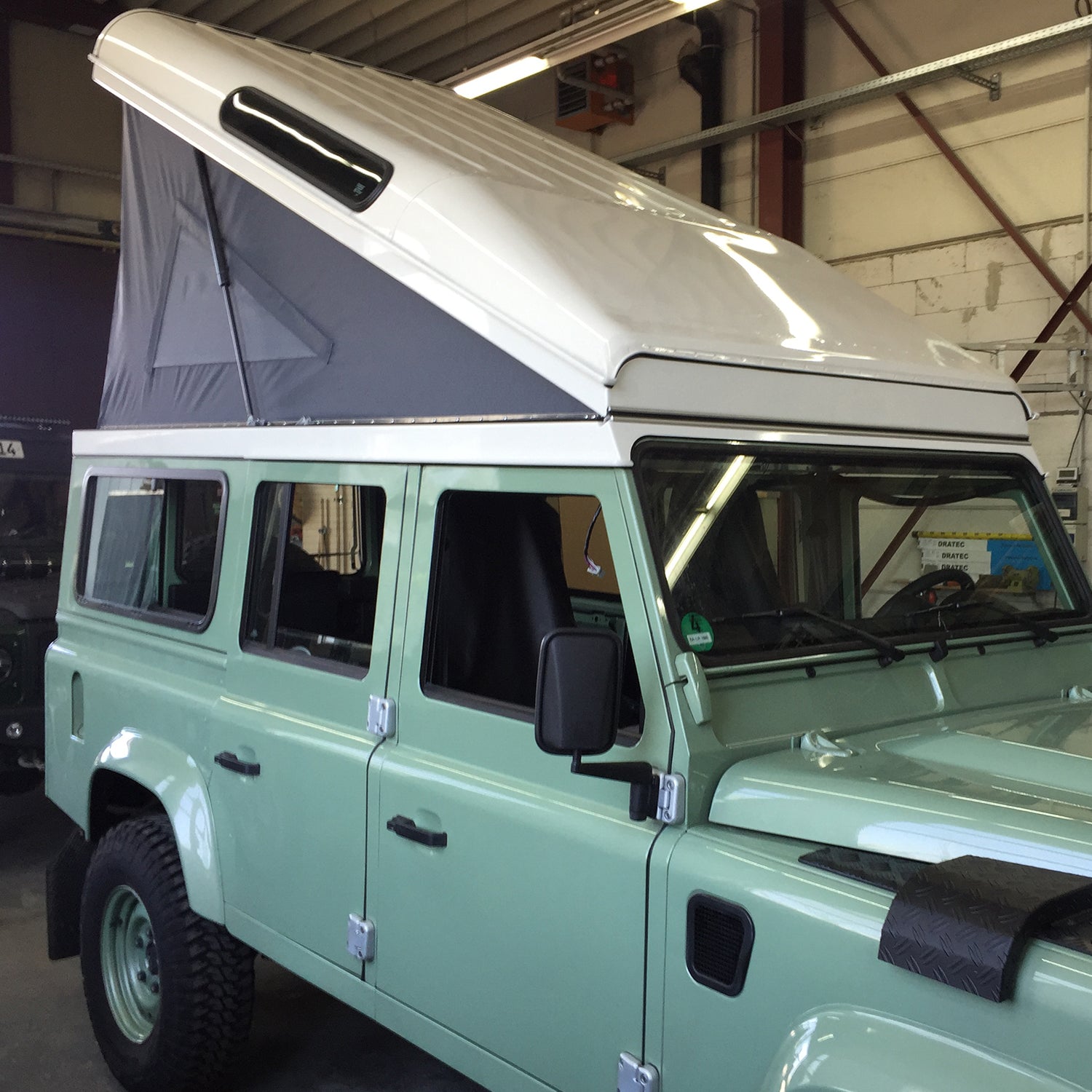 Lifting Roof Defender 110