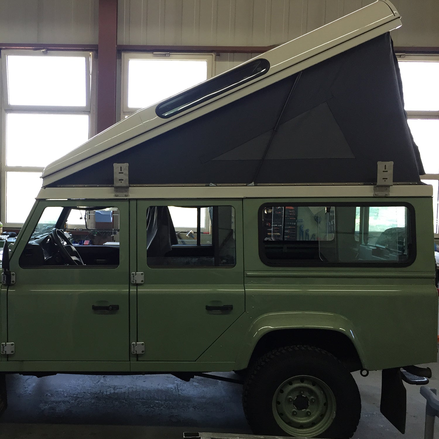 Lifting Roof Defender 110